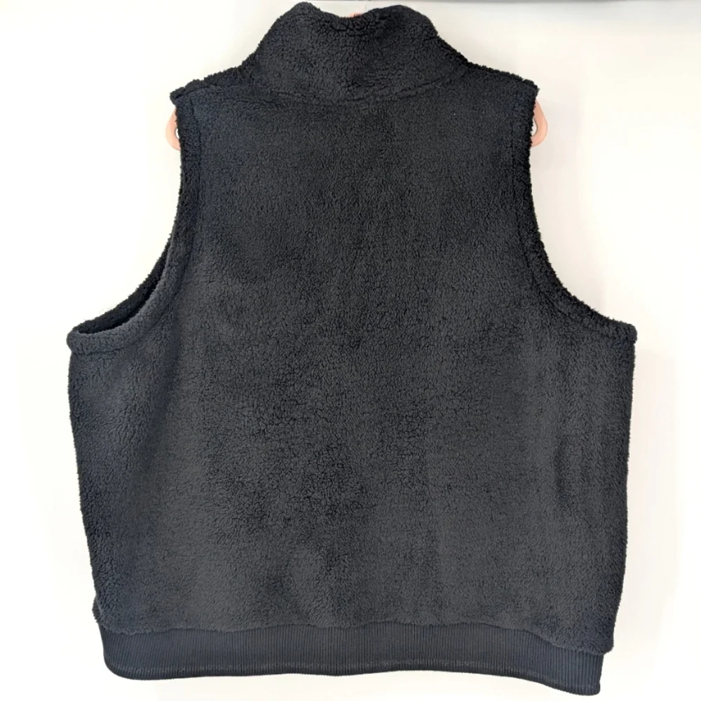 Athleta Plus Size Black High Collar Zip-Up Winter Fuzzy Sherpa Tugga Vest 3X - Picture 8 of 11